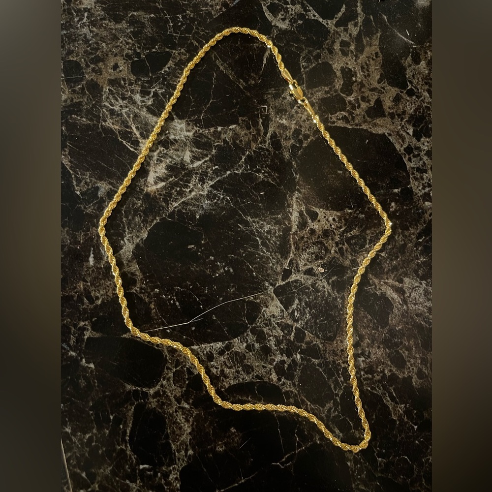 Gold rope chain